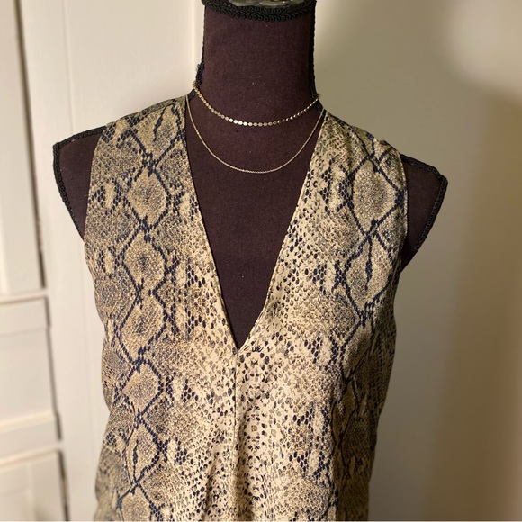 Professional Style Snake Print Tank Top - Picture 3 of 5
